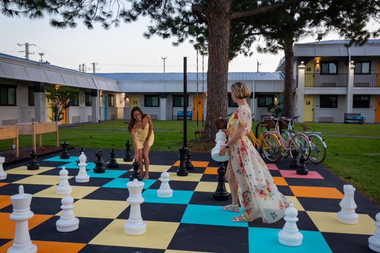 Hotel Mccoy - Art, Libations, Pool Society College Station Exteriér fotografie