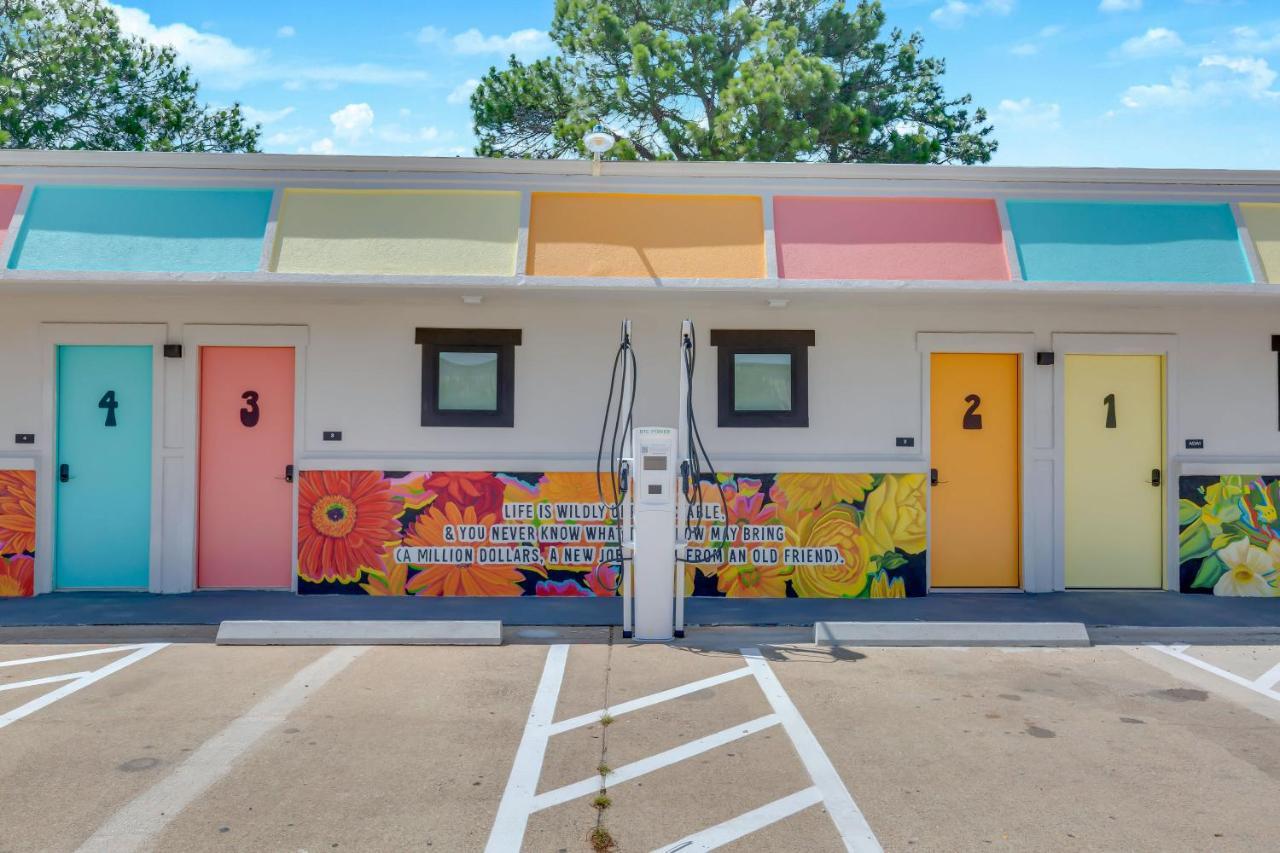 Hotel Mccoy - Art, Libations, Pool Society College Station Exteriér fotografie