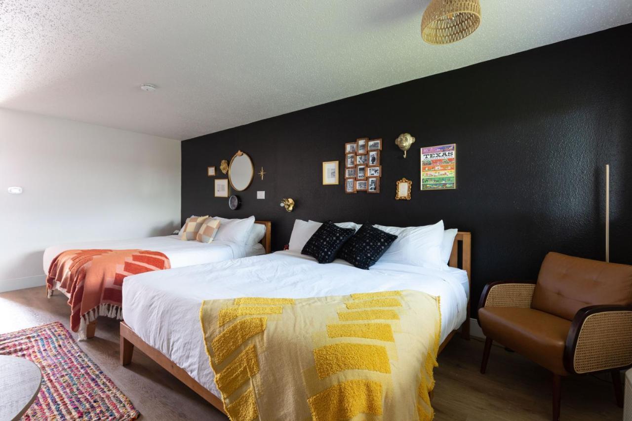 Hotel Mccoy - Art, Libations, Pool Society College Station Exteriér fotografie