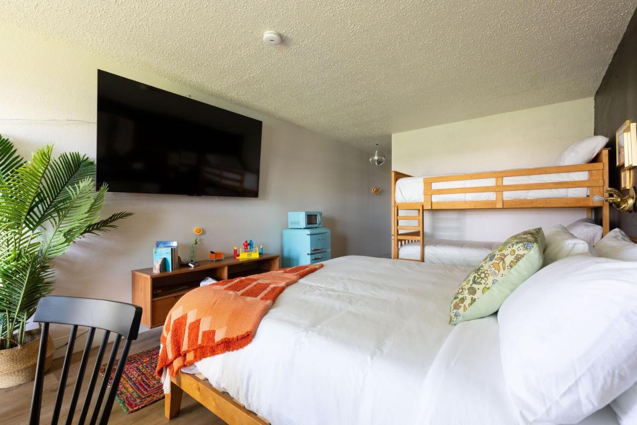 Hotel Mccoy - Art, Libations, Pool Society College Station Exteriér fotografie