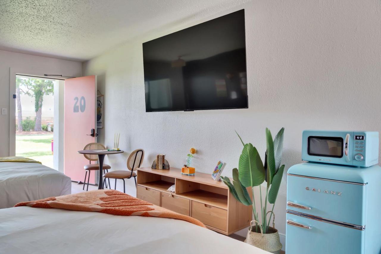 Hotel Mccoy - Art, Libations, Pool Society College Station Exteriér fotografie