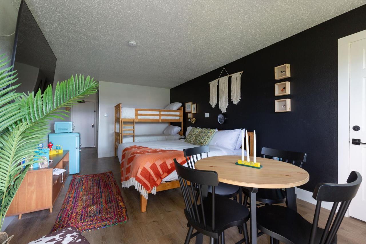 Hotel Mccoy - Art, Libations, Pool Society College Station Exteriér fotografie