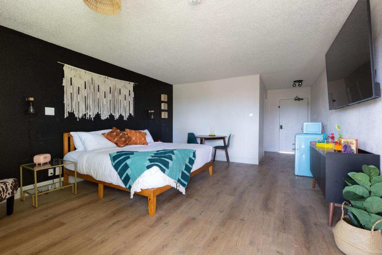 Hotel Mccoy - Art, Libations, Pool Society College Station Exteriér fotografie