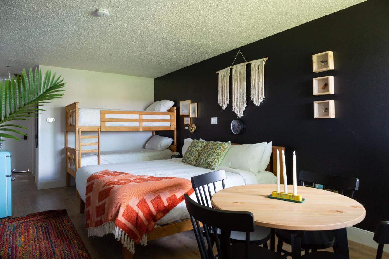 Hotel Mccoy - Art, Libations, Pool Society College Station Exteriér fotografie