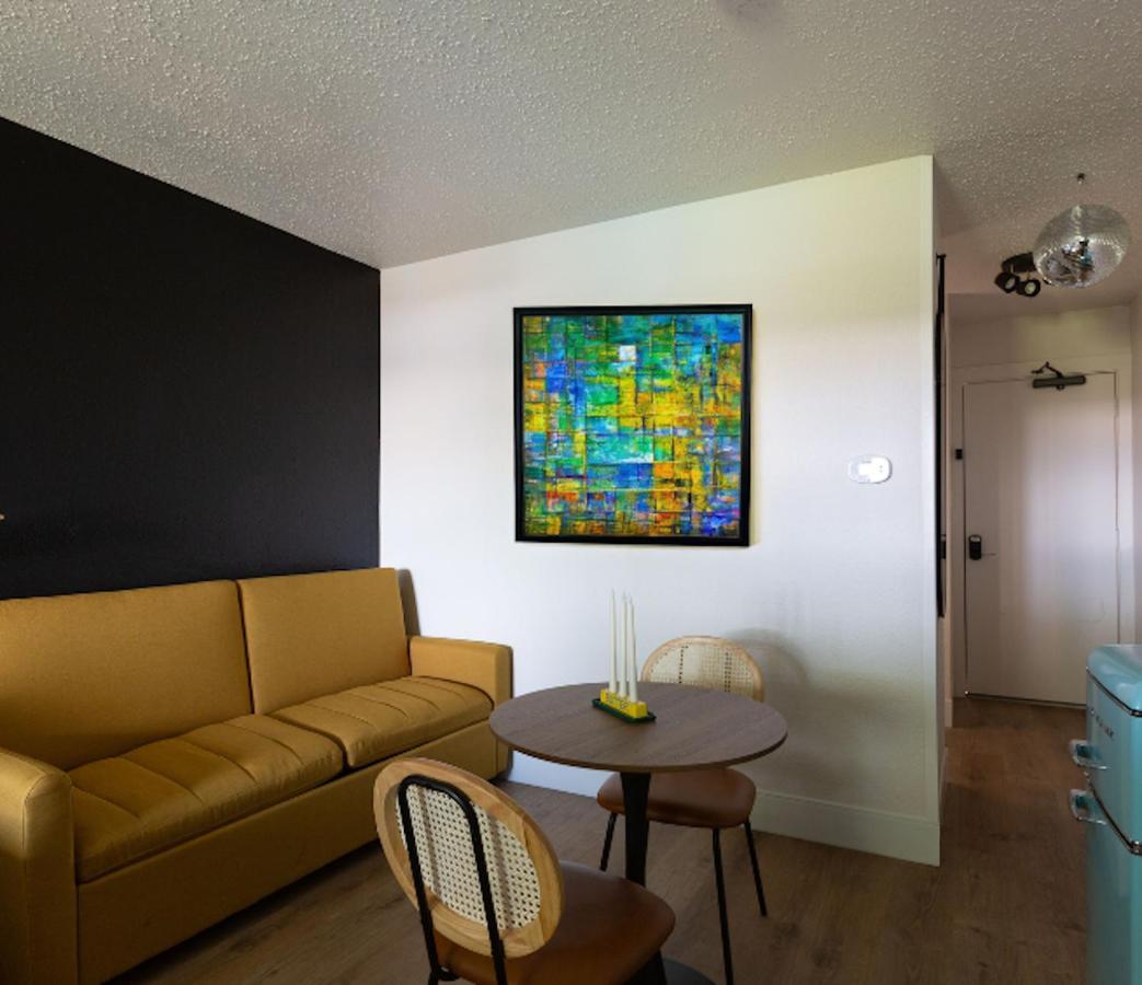 Hotel Mccoy - Art, Libations, Pool Society College Station Exteriér fotografie