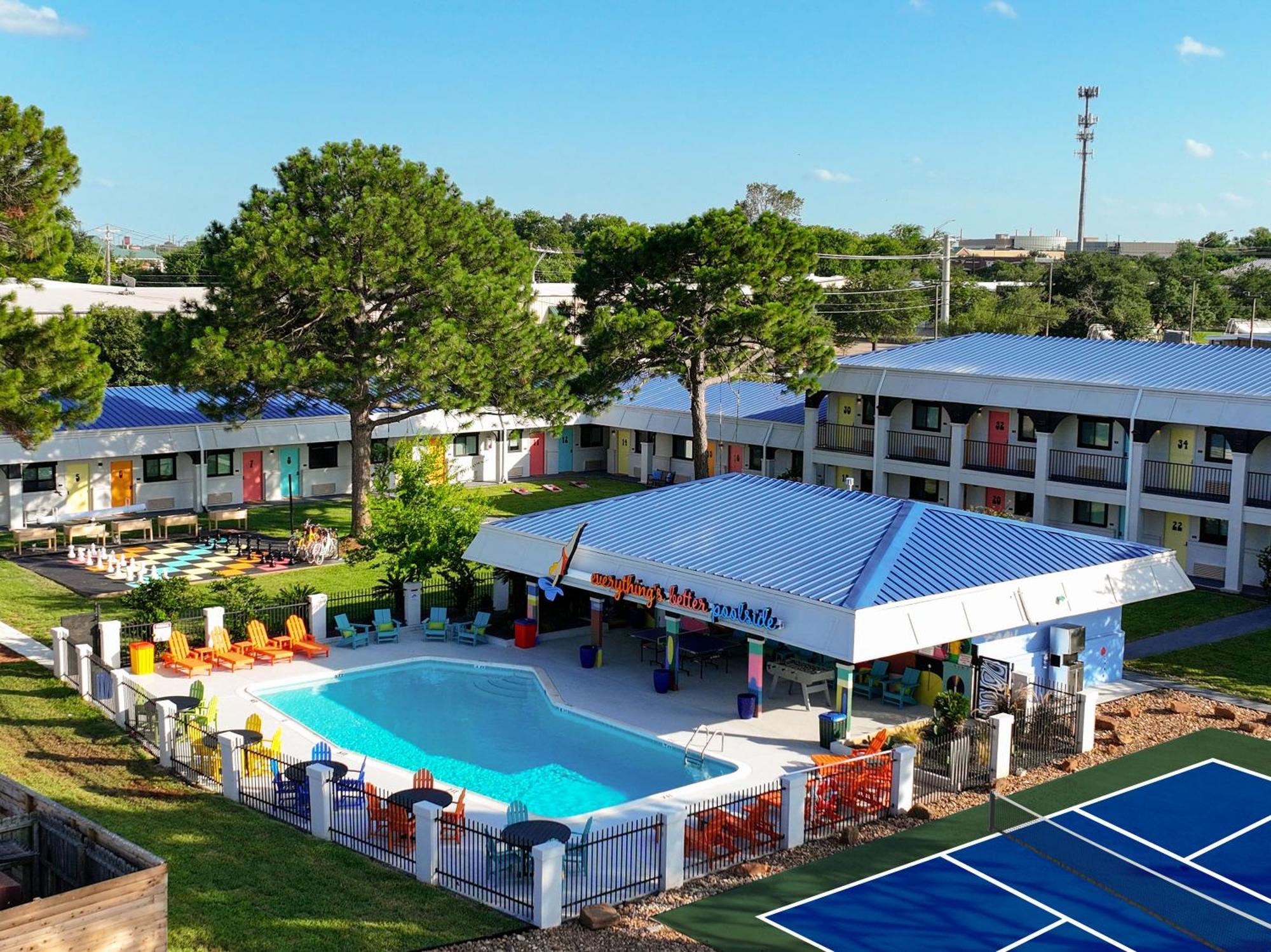Hotel Mccoy - Art, Libations, Pool Society College Station Exteriér fotografie
