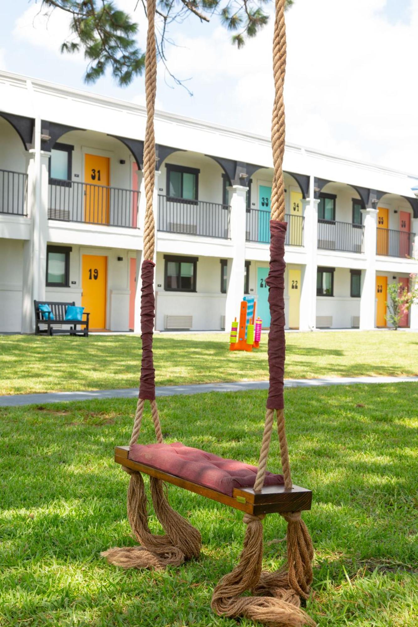 Hotel Mccoy - Art, Libations, Pool Society College Station Exteriér fotografie